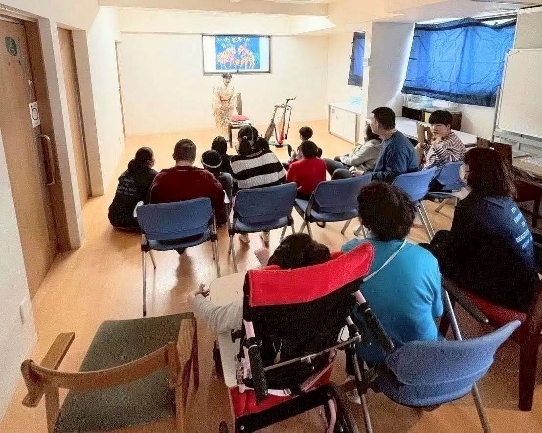 紙芝居鑑賞の様子